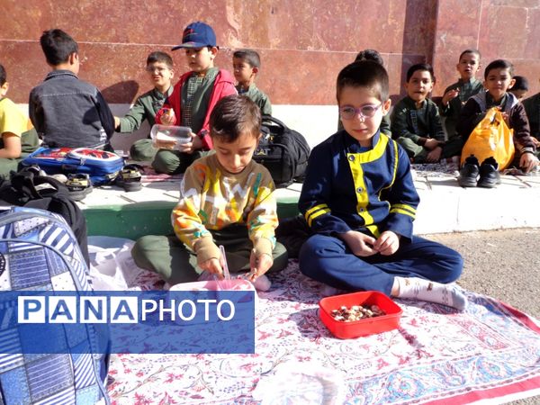 دورهمی «صبحانه سالم»  در دبستان شهدای غزه قم