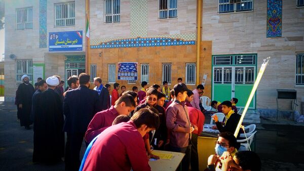 مدرسه میثاق کاشمر شاهد رقابت انتخاباتی دانش آموزان برای مدیریت مدرسه بود