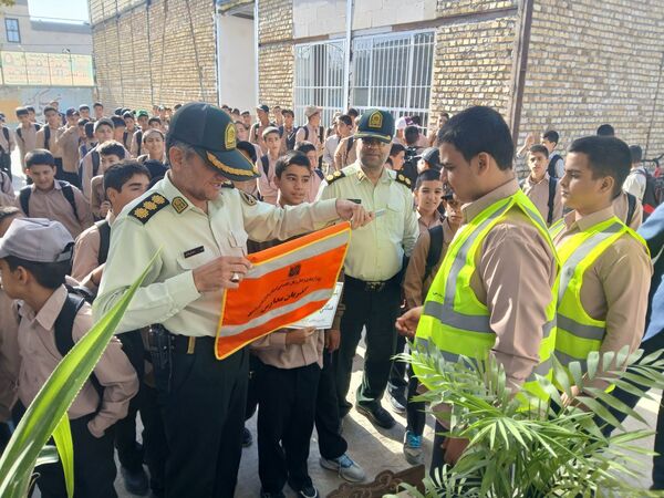 گرامیداشت هفته نیروی انتظامی در مدرسه امید شهرستان خلیل آباد