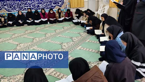 محفل انس با قرآن در مدرسه نمونه دولتی حضرت زینب(س)