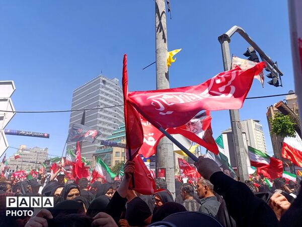 مراسم تشییع رهبر معظم انقلاب و خانواده ایشان در مشهد