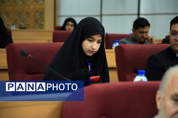 نشست صمیمی مدیران رسانه با استاندار قم