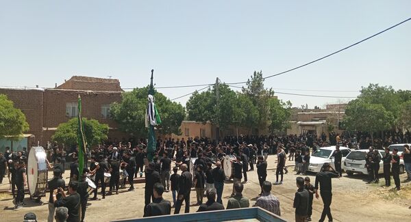 آیین تاسوعای حسینی؛ مردم رباطسنگ در سوگ علمدار کربلا