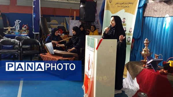 نمایشگاه هفته پژوهش در دبیرستان احمدی روشن شهرستان فردیس