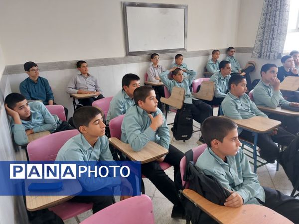 دوره آموزشی بهداشتی ویژه روز جهانی هاری در دبیرستان رئیس زاده خلیل آباد