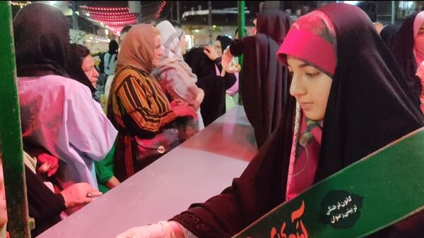 چایخانه‌ای با عطر انتظار در سه راه شهرستان محمودآباد