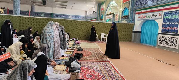 حضور دانش‌آموزان بیرجندی در نماز جمعه