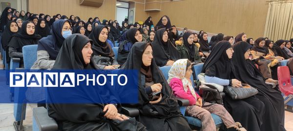 اولین کارگاه شناخت و تکنیک‌های ارتباط با نوجوانان در شیروان