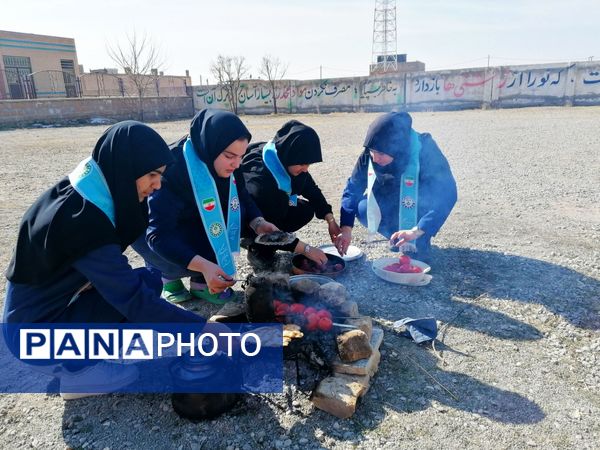 جشن انقلاب در دبیرستان حضرت فاطمه (س) و هنرستان عفاف، شهر تیتکانلو