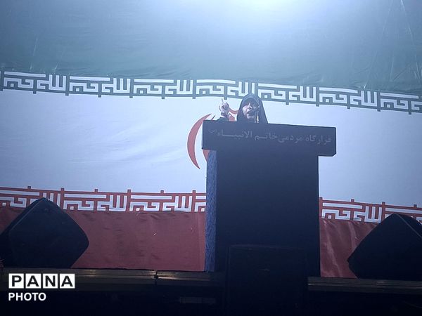 تجمعات هرشبی مردم در میدان انقلاب