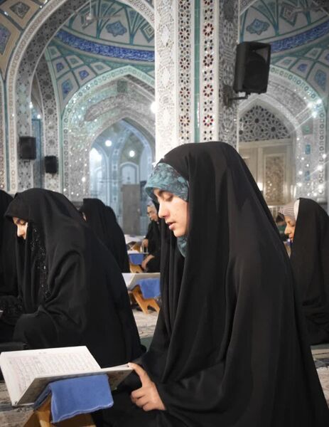 آیین ملی جزء خوانی سحرگاهی قرآن کریم در حرم مطهر حضرت محمد هلال بن علی(ع) 