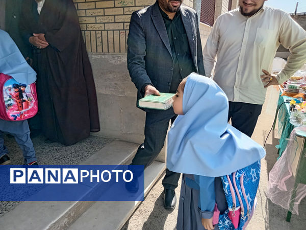 حضور مسئولان شهرستان جعفرآباد قم در دبستان حضرت زینب(س)