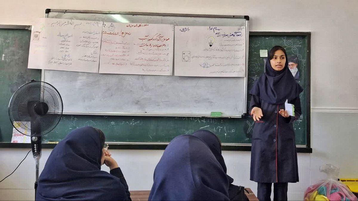 آموزش حفاظت از منابع طبیعی در دبیرستان حضرت زهرا (س) اشتهارد