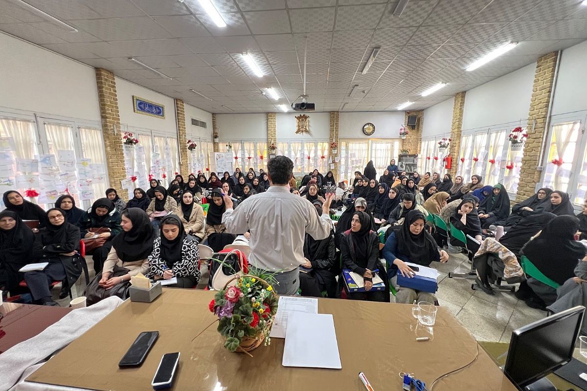کارگاه استانی توانمندسازی مربیان پیش‌دبستانی و معلمان ابتدایی در دبستان دکتر محمدحسین کیهانی اسلامشهر