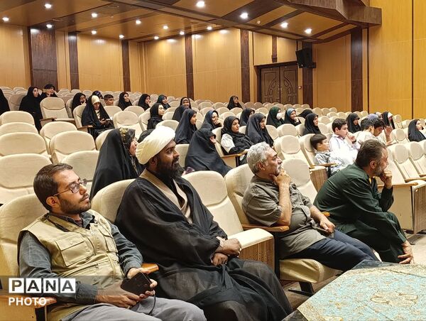 تقدیر از خبرنگاران نوجوان فعال حوزه ایثار و شهادت در قم