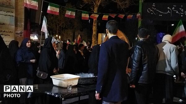 چایخانه حضرت فاطمه زهرا در سی و یکمین شب از اجتماعات مردمی 