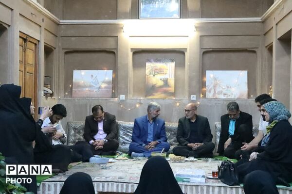 دیدار صمیمی معاون فعالیت‌های دانش‌آموزی سازمان دانش‌آموزی کشور با مسئولان یزد