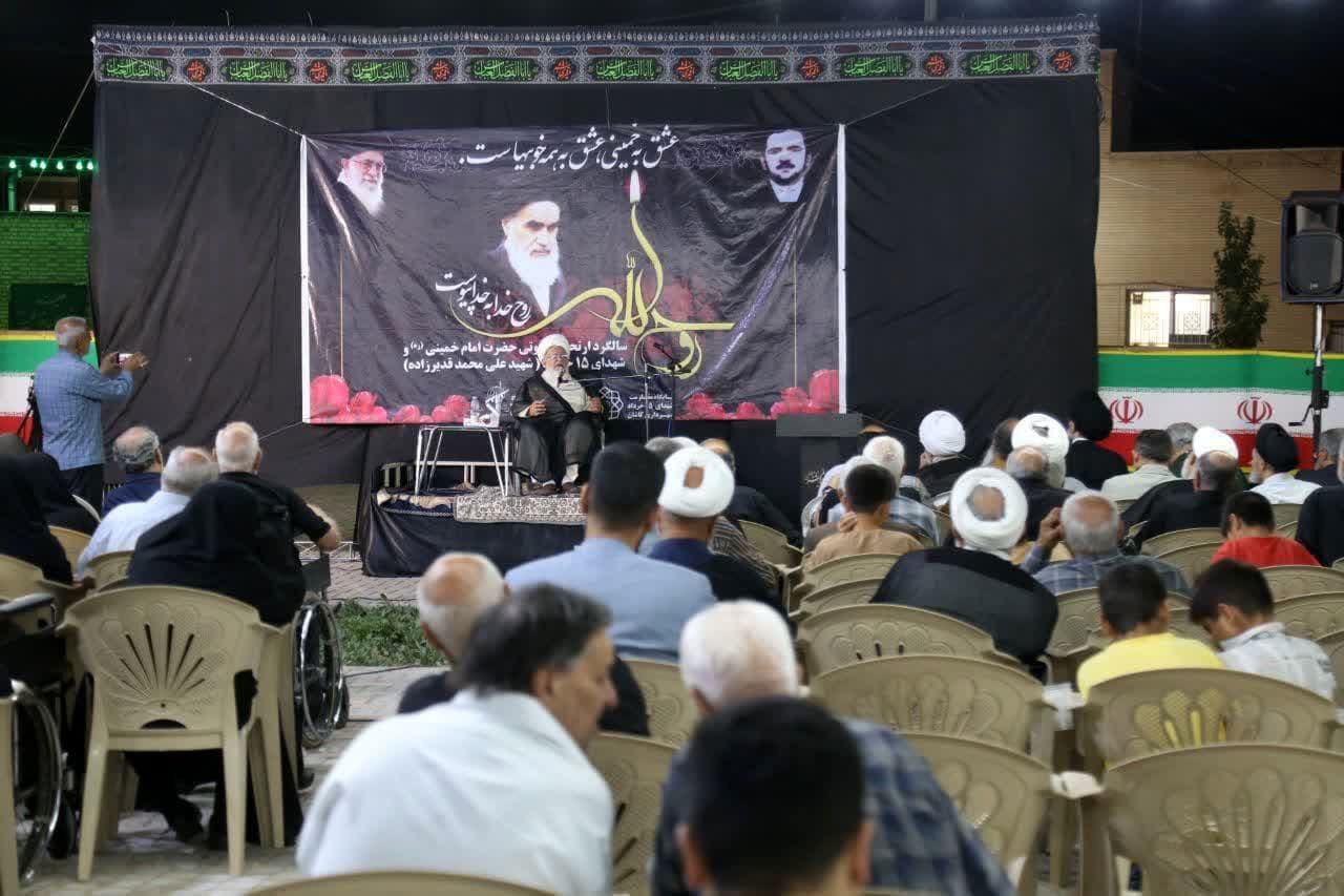 حضرت امام (ره)  با برنامه‌ریزی دقیق، مسیر انقلاب را تا پیروزی نهایی ترسیم  کردند