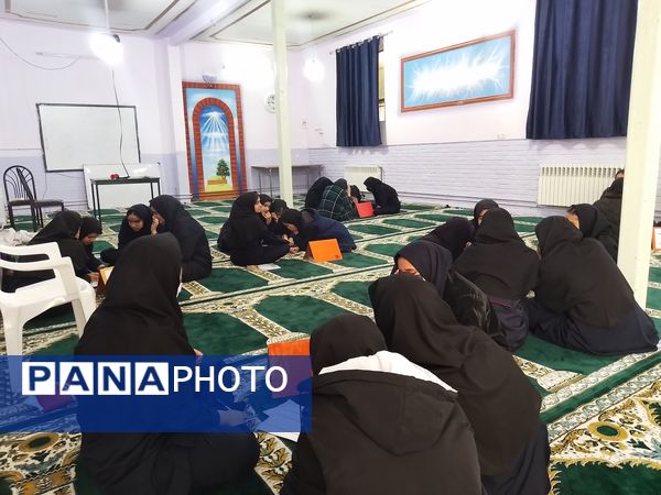 برگزاری ویژه برنامه هفته کتاب و کتابخوانی در دبیرستان دخترانه فاطمیه