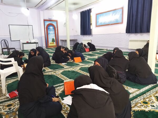 برگزاری ویژه برنامه هفته کتاب و کتابخوانی در دبیرستان دخترانه فاطمیه