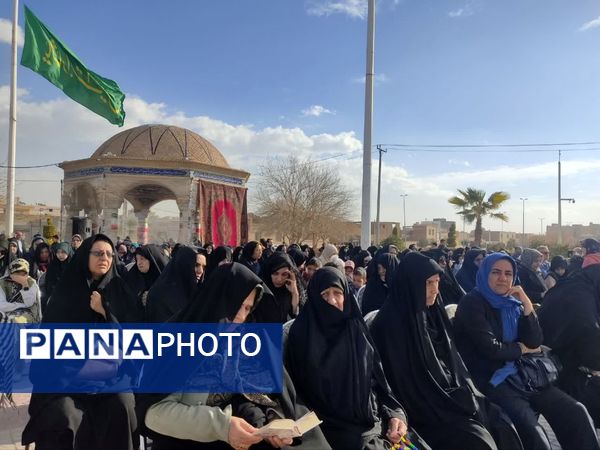 دعای ندبه باشکوه در آستانه میلاد حضرت مهدی(عج) در میدان حج یزد