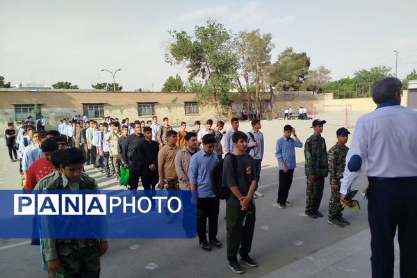 حضور دانش آموزان ناحیه دو شهرری در اردوی میدان تیر شهید جانبزرگی 