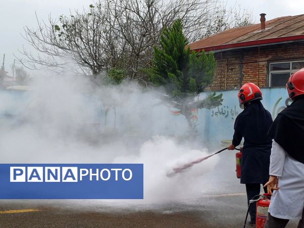 برگزاری مانور زلزله و ایمنی در مدارس خشکبیجار