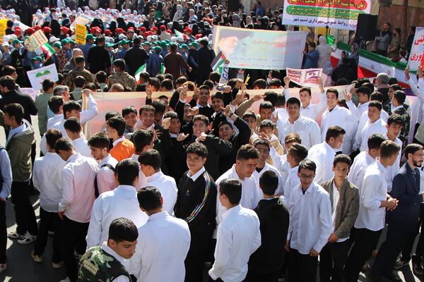 تجلی اقتدار مردم بهارستان در راهپیمایی ۱۳ آبان