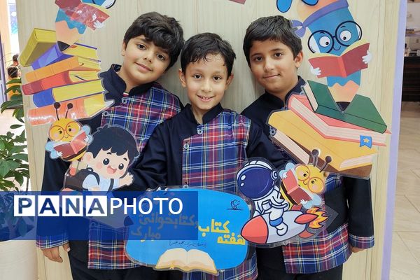 برپایی نمایشگاه کتاب و کتابخوانی به همت دانش‌آموزان مدارس ناحیه دو شهرری 