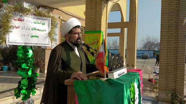 طنین زنگ انقلاب در مدارس گلوگاه