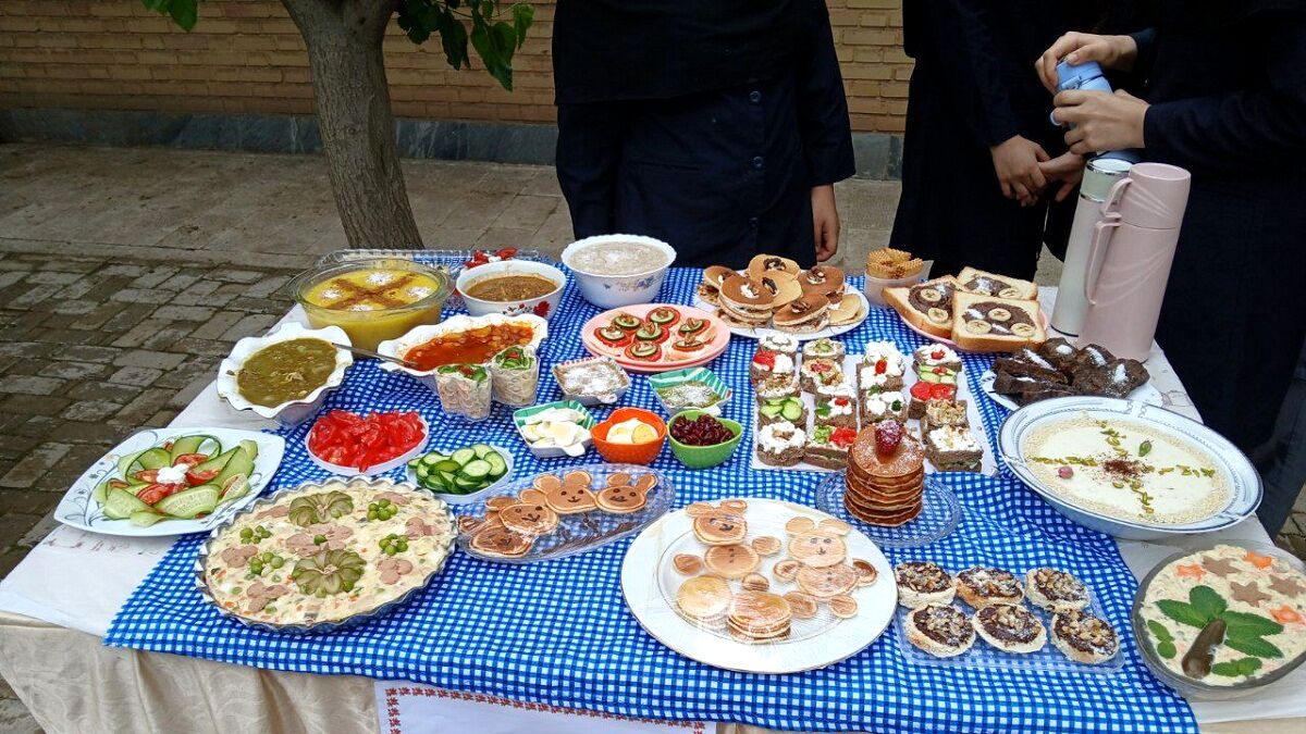 جشنواره صبحانه سالم در هنرستان موفقیان شهرستان نظرآباد