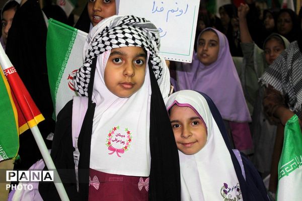 تجمع دانش‌آموزان در چهلمِ یاران سفرکرده