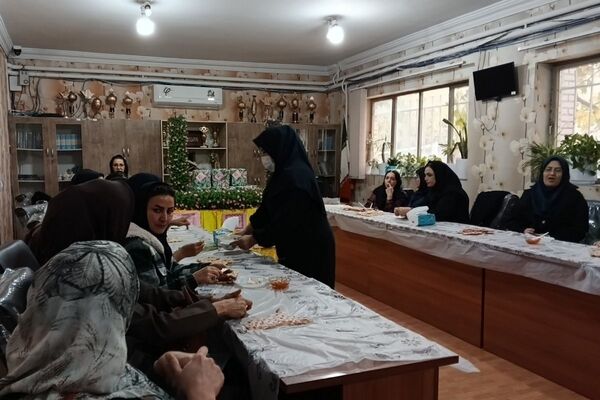 حضور مادر شهید امیرحسین گشانی و قدردانی از معلمان