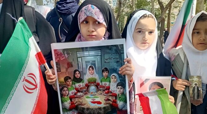 کاشت نهال امید به یاد شهدای دانش‌آموز شجره طیبه میناب در پارک ملت مشهد 