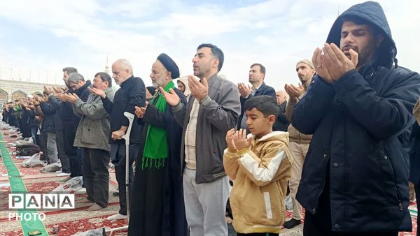اقامه نماز عید فطر و تشییع پیکر شهید «کیارش» در مسجد جمکران