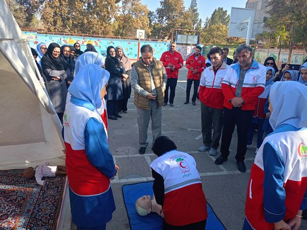 افتتاحیه پارک سلامت و آغاز به کار سفیران محیط یار  دبستان بنت الهدی صدر