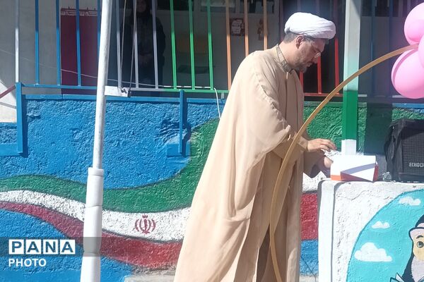 نمایش شاد کودکانه با حضور «عمو اخوان» در دبستان بنت‌الهدی فیروزکوه
