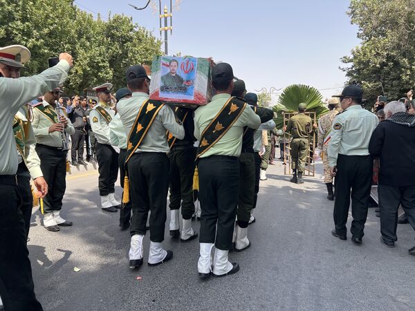 تشییع پیکر شهید ایمان وحیدی در آشخانه
