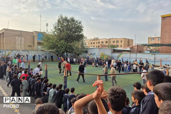گرامیداشت هفته تربیت بدنی با حضور پیشتازان سازمان دانش‌آموزی در ناحیه دو شهرری 