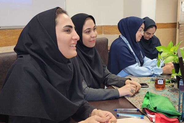جلسه شورای معلمان دبیرستان نمونه دولتی ولایت