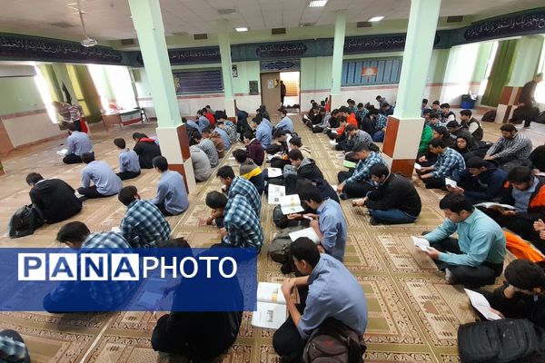 مراسم پرفیض زیارت عاشورا در دبیرستان‌ نمونه دولتی کاشانی‌پور فردیس