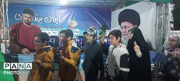 هفتاد شب متوالی حضور پرشور مردم در میدان جمهوری