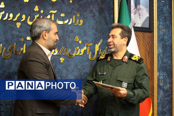 دیدار فرمانده سپاه سیدالشهدا (ع) استان تهران با مدیرکل آموزش و پرورش شهرستان‌های تهران به‌مناسبت هفته معلم