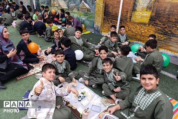 روز جهانی کودک با طعم مهربانی در مدرسه شهید رجایی