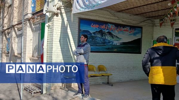 آیین تجلیل و قدردانی از برترین‌های مسابقات فوتسال درون مدرسه‌ای در دبیرستان امام رضا (ع) 