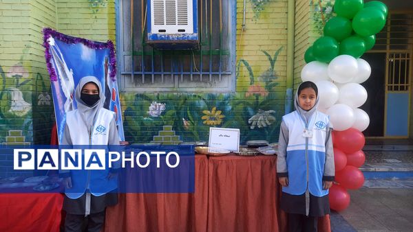 مراسم کاشت نهال و دهه فجر در دبستان شهید رجبی۲ ناحیه ۶