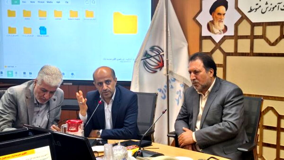 الگوی مدرسه تراز سند تحول بنیادین آموزش و پرورش در ریل اجرا/ مدیران مدارس در کانون تحول آموزشی قرار گرفتند