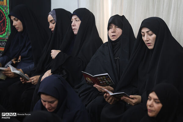 مراسم بزرگداشت رهبر شهید انقلاب و شهدای جنگ تحمیلی