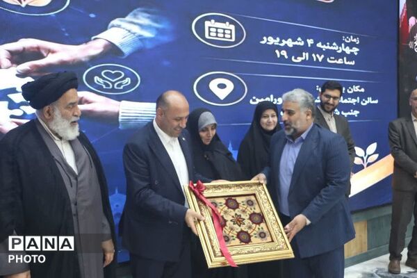 تجلیل از سمن‌ها و خبرنگاران برتر ورامین به سبک اداره ورزش و جوانان