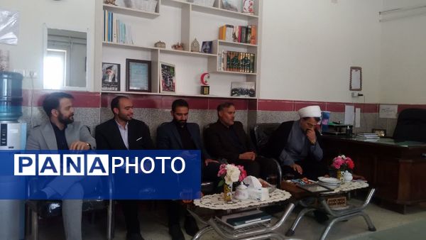 بازدید وزراتی از فعالیت‌های اجرا شده برنامه نماد در مدارس شازند 